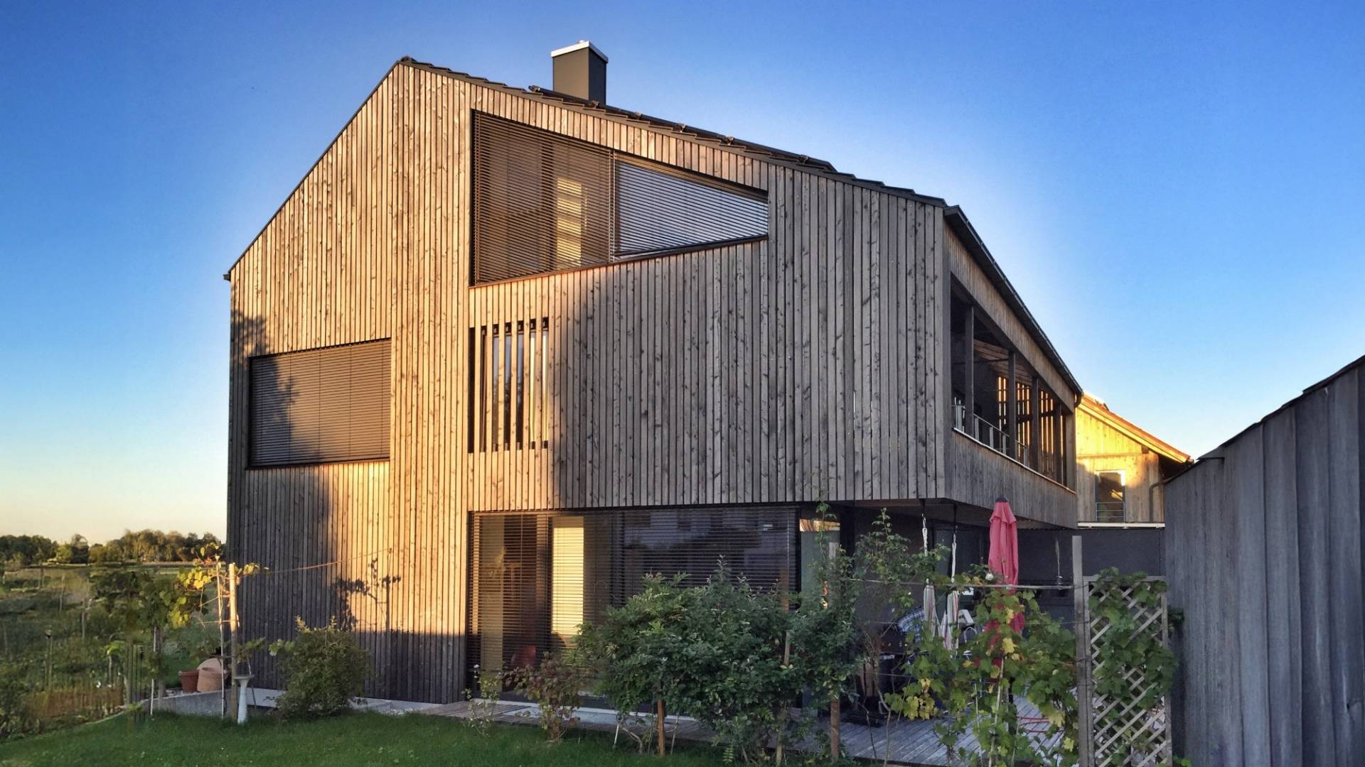 Mann und Frau am Laptop