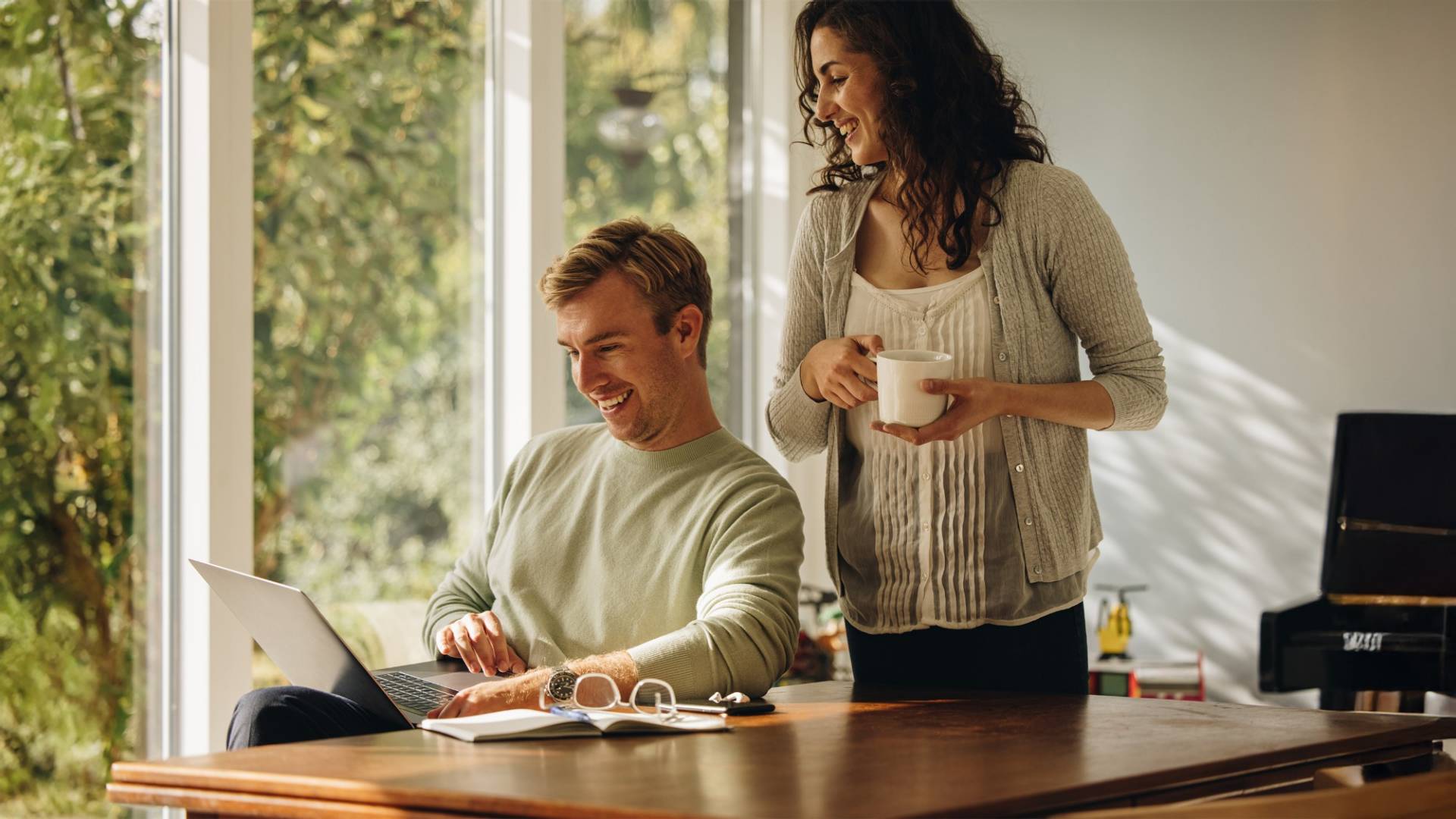 Mann und Frau in der Küche