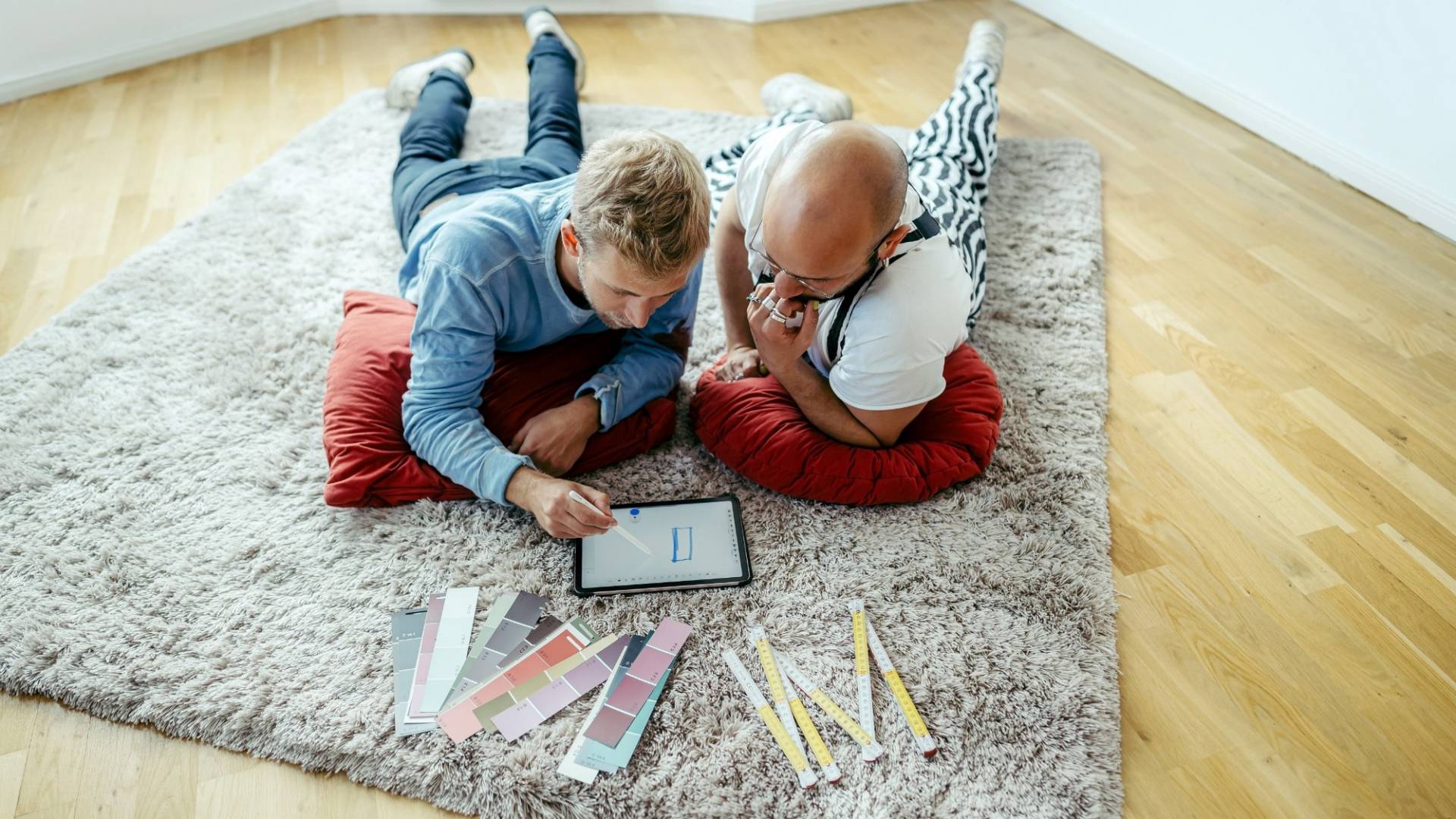 Mann und Frau am Laptop